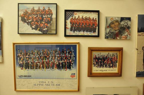 Algumas das equipes de esqui internacionais que já se hospedaram e treinaram na estação de esqui de Portillo, próximo ao Paso Cristo Redentor, entre Argentina e Chile